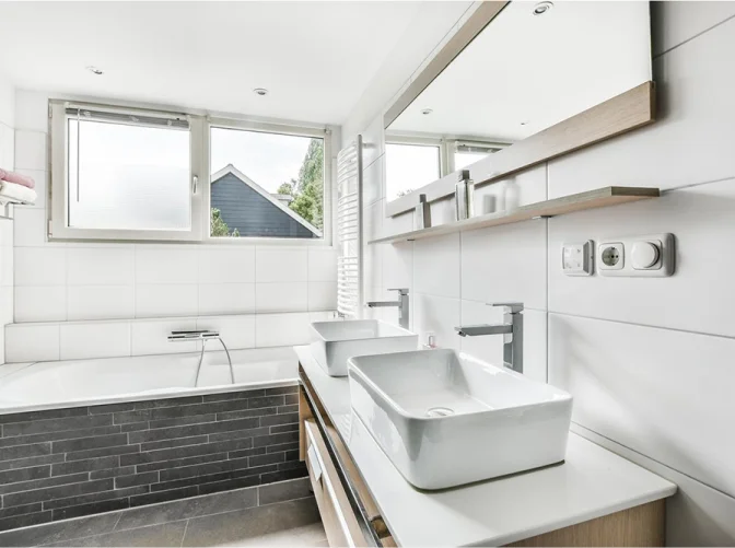 Bathroom with two sinks and a bathtub
