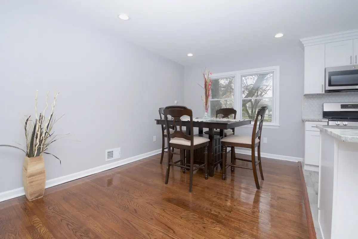 Wooden dining room with 4 seats