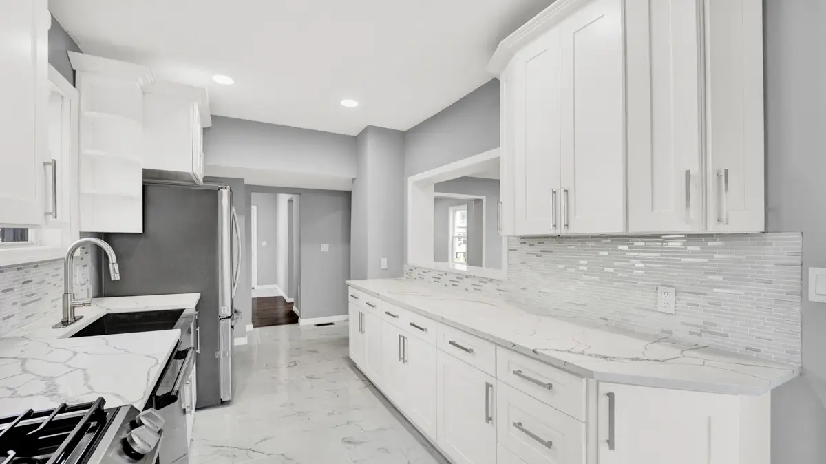 Modern kitchen with quartz countertops Calacatta Laza
